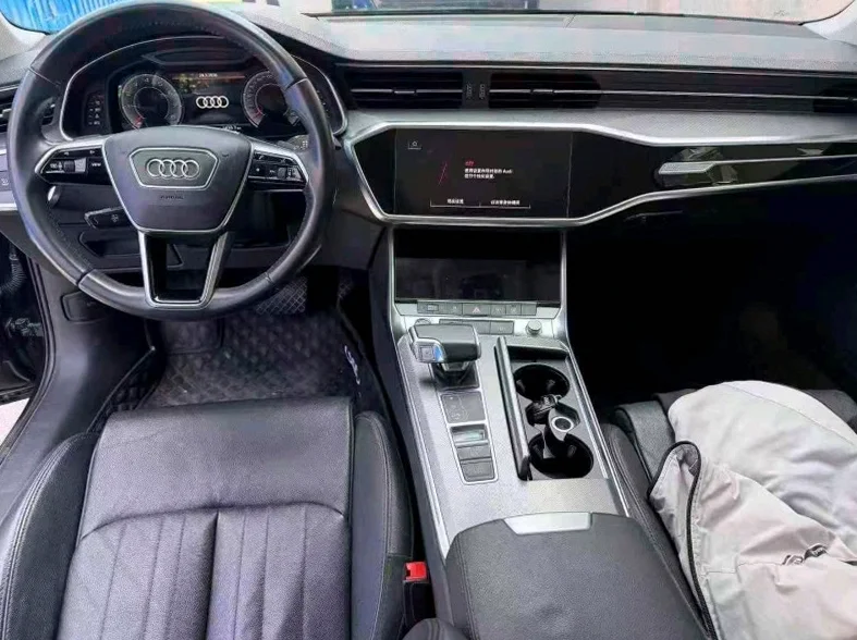 奥迪A6L 后面外观一