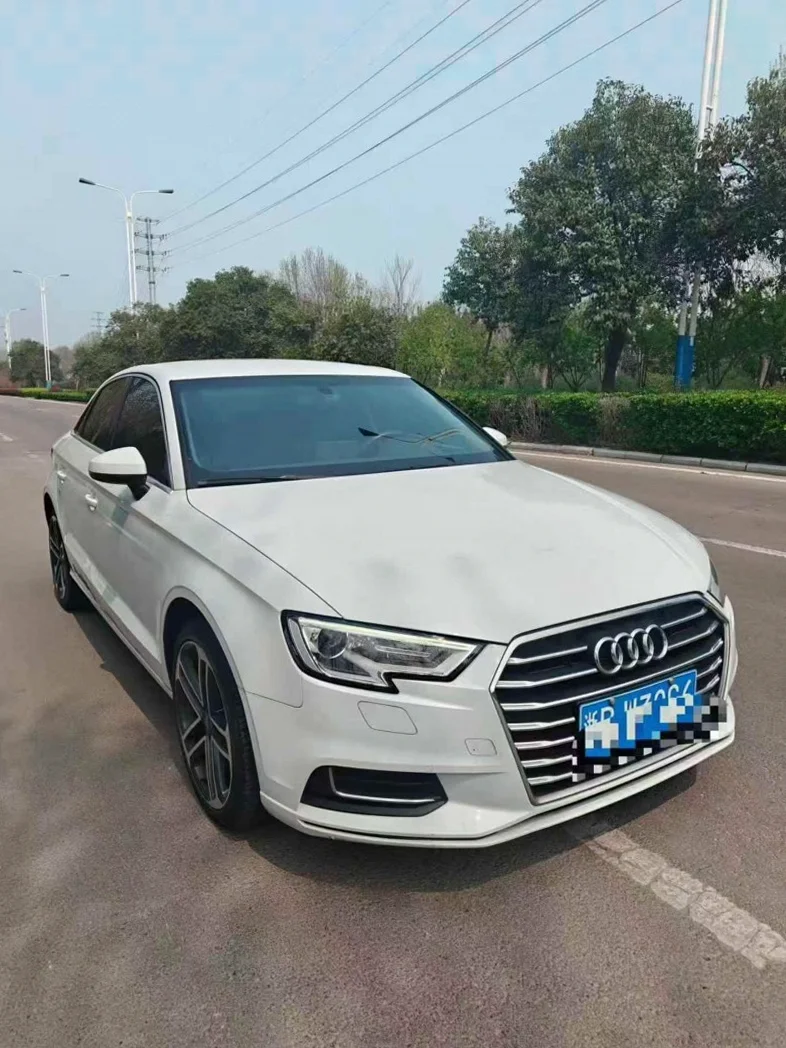 奥迪A3 正面外观三