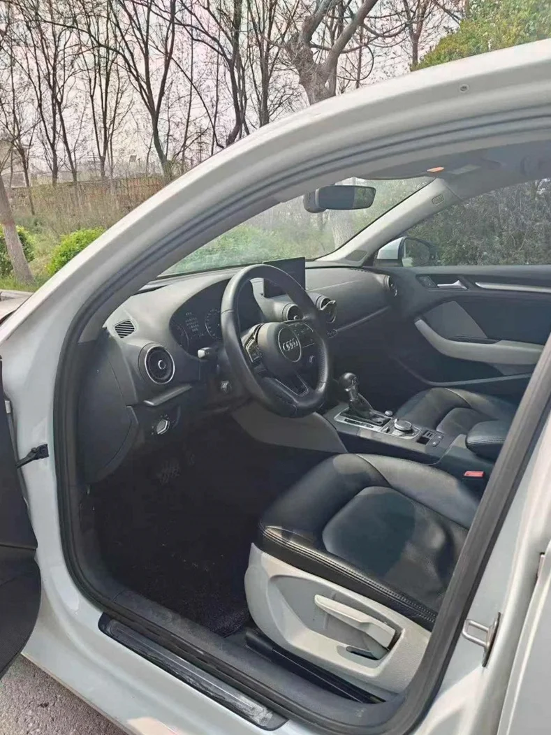 奥迪A3 后面外观一