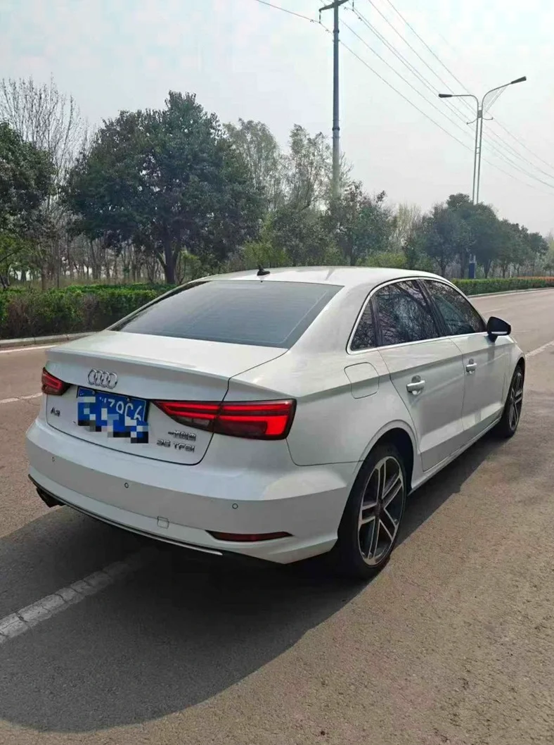 奥迪A3 内饰后排