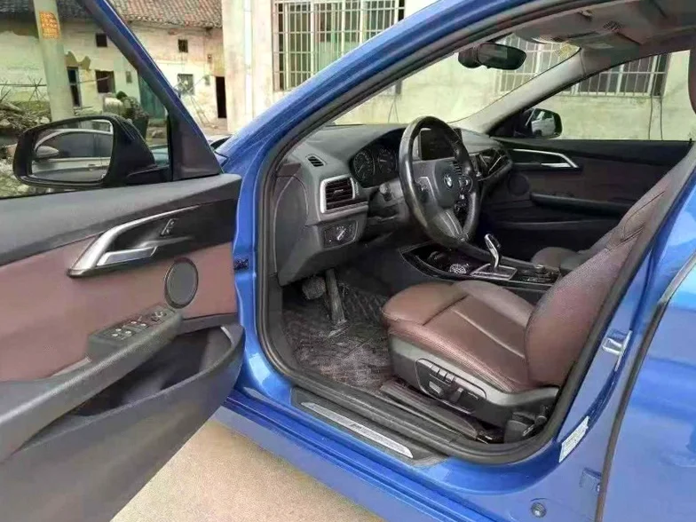 宝马1系 正面外观三