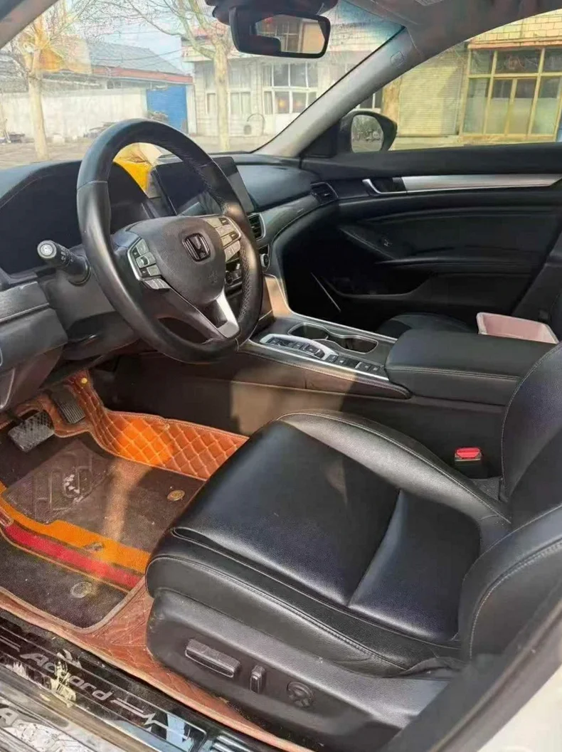 本田雅阁 后面外观一