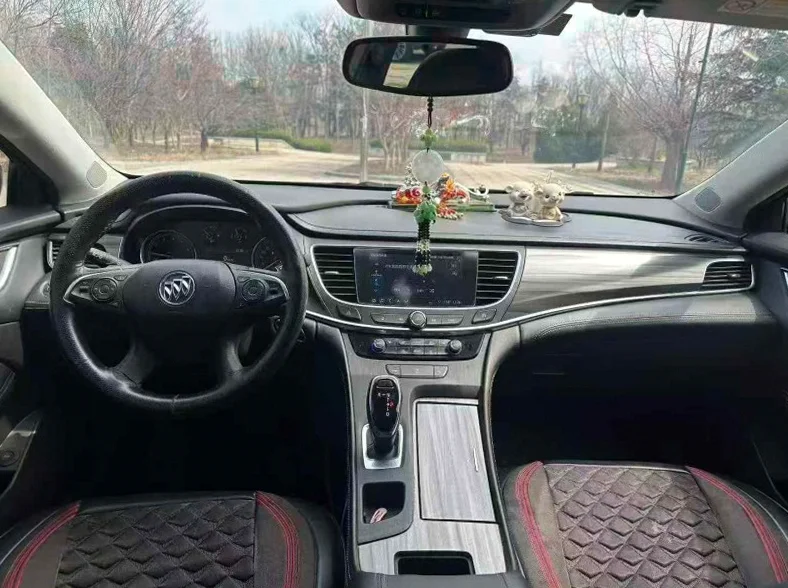 别克君越 后面外观二