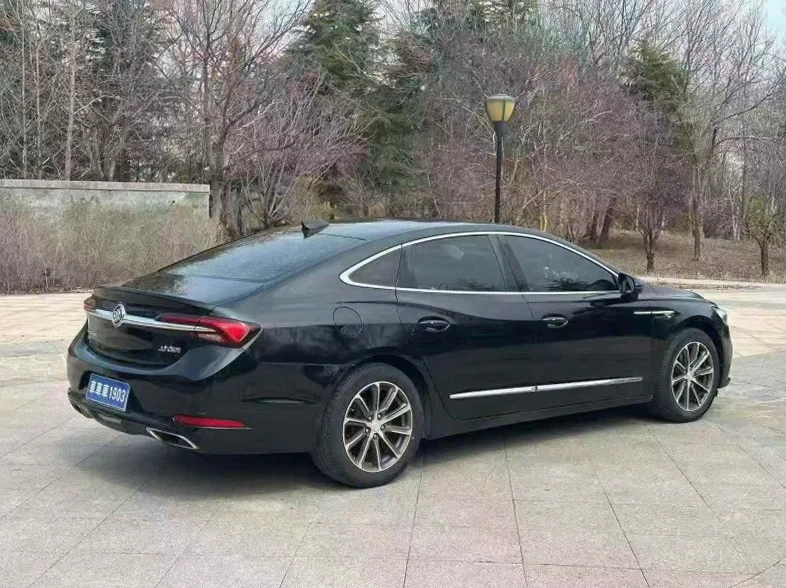 别克君越 内饰后排