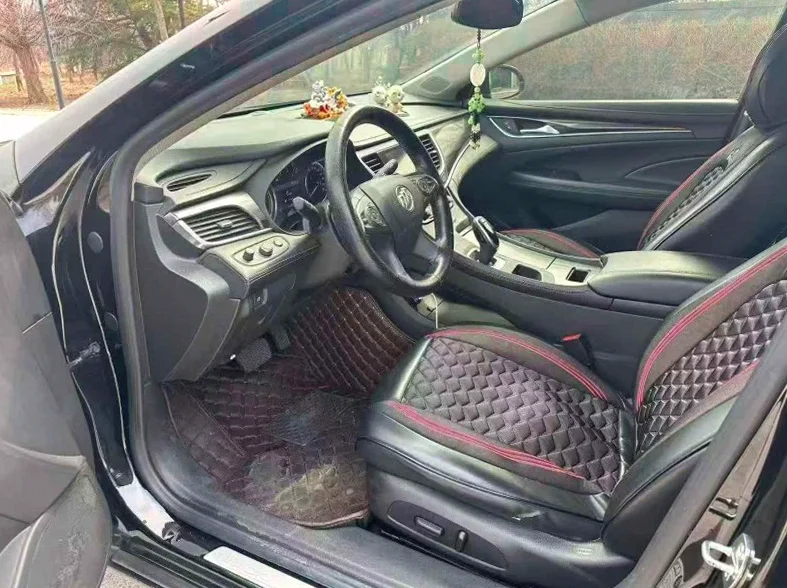 别克君越 后面外观一