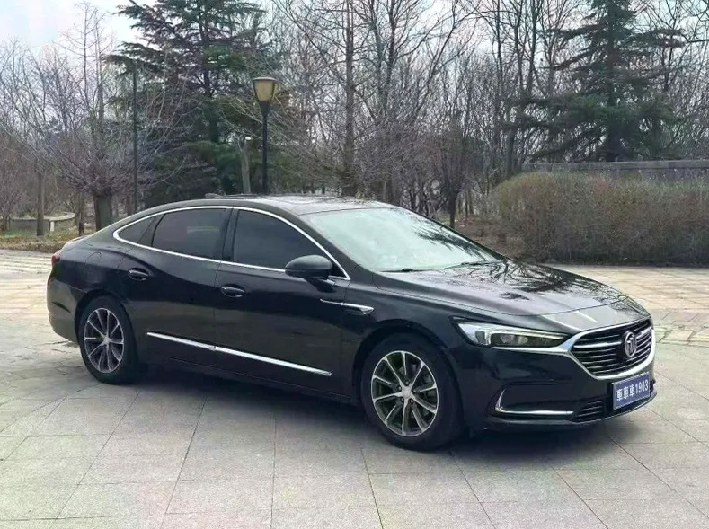 别克君越 正面外观三