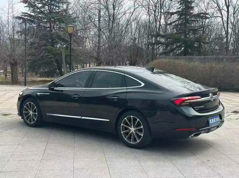 别克君越 内饰前排