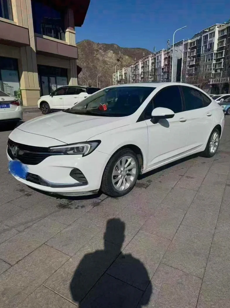 别克威朗 正面外观三