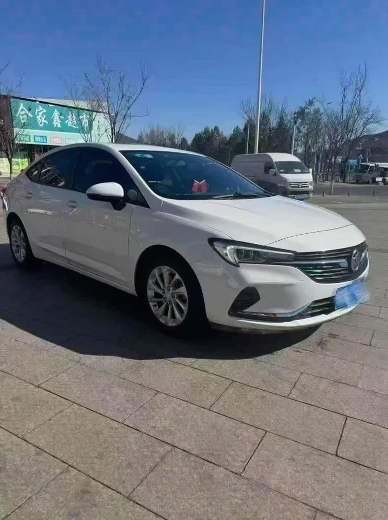 别克威朗 正面外观二