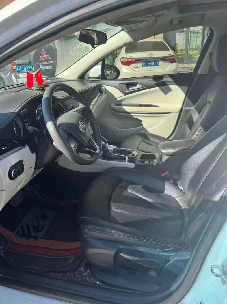 别克威朗 后面外观三