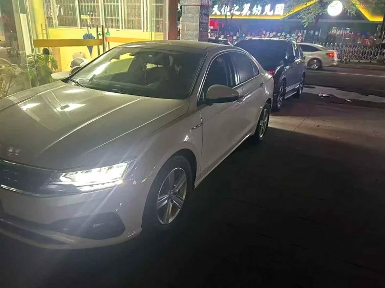 大众凌渡 正面外观二