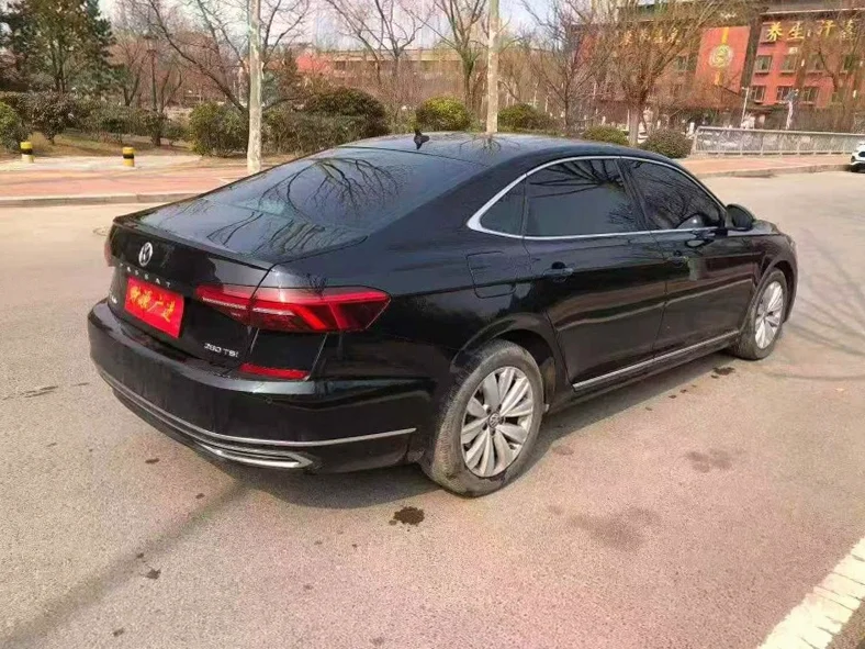 大众帕萨特 内饰后排