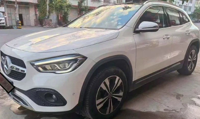 奔驰GLA 正面外观二