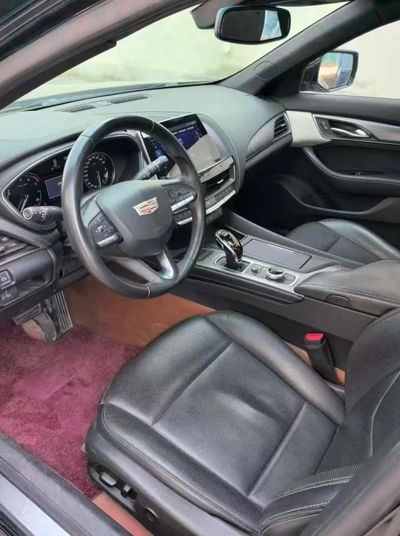 凯迪拉克CT5 后面外观一