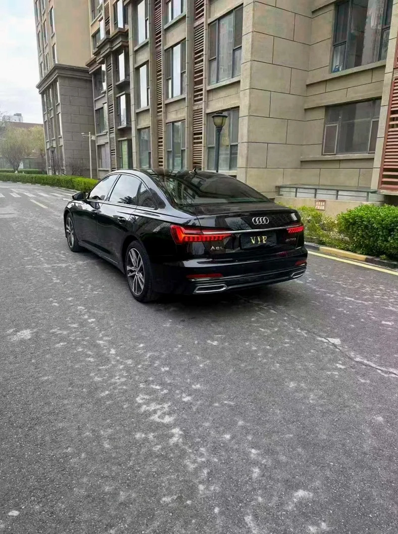 奥迪A6L 内饰前排