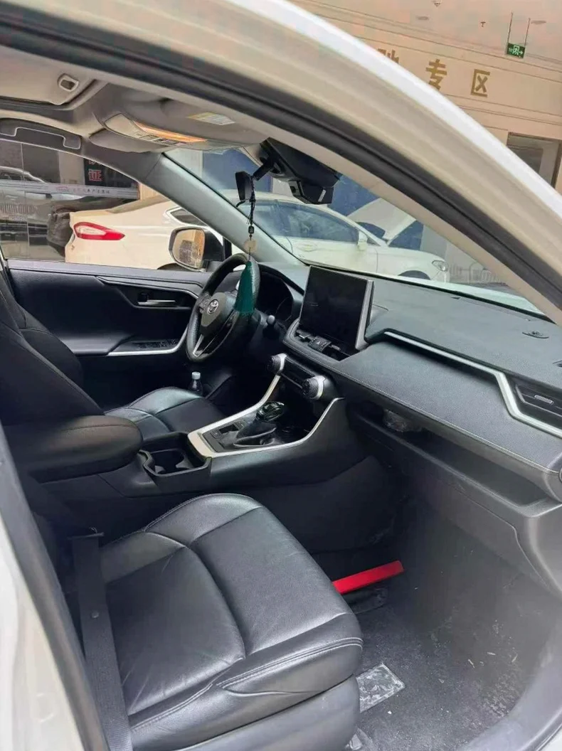 丰田威兰达 后面外观一