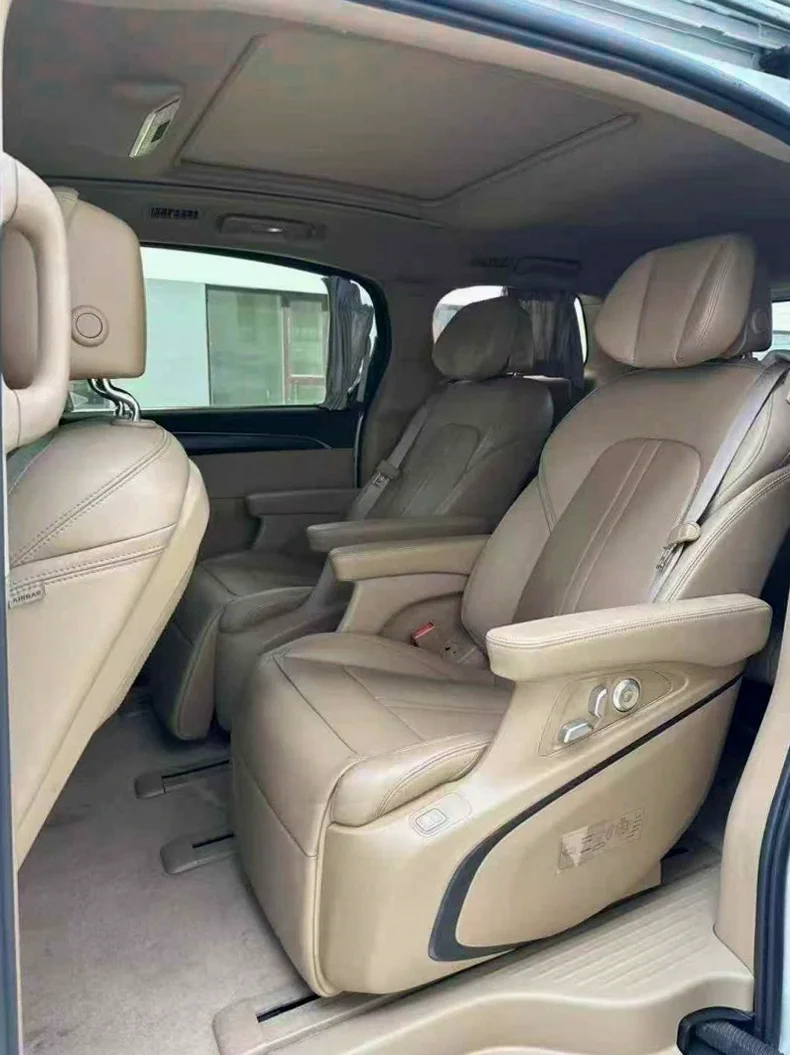 别克GL8 后面外观三