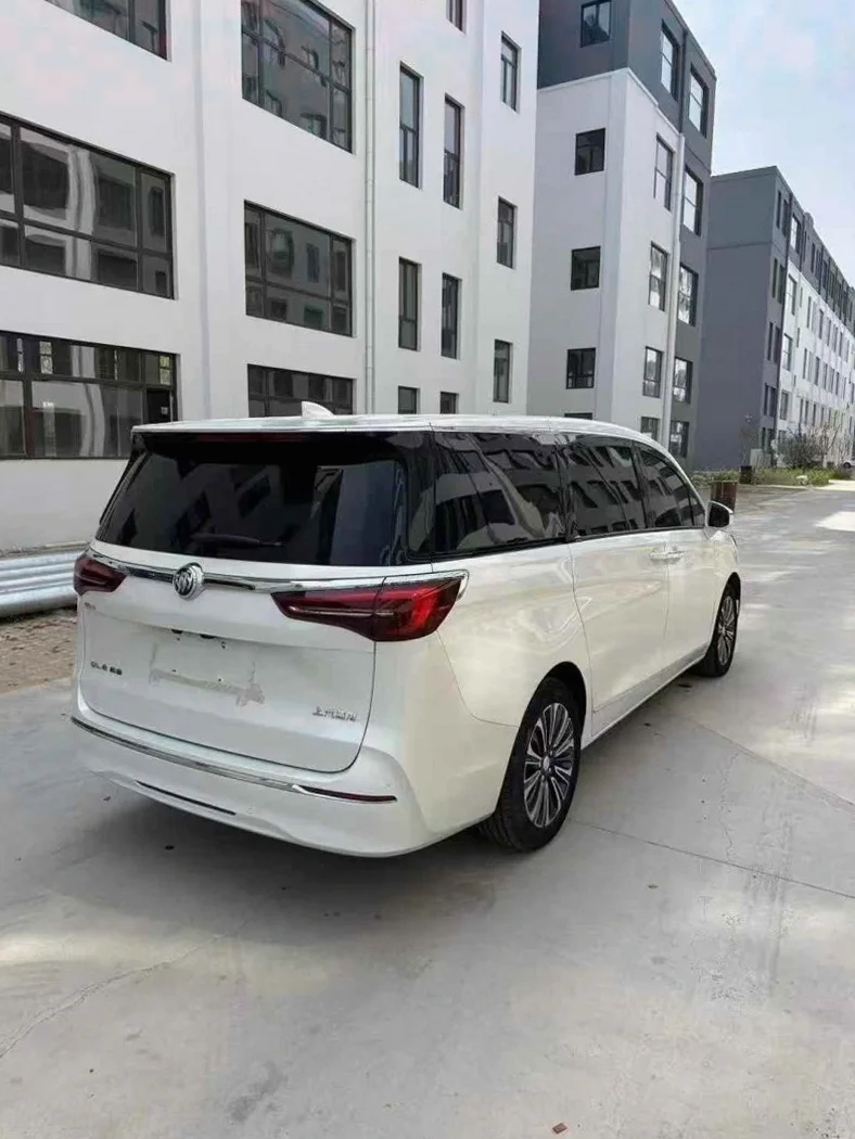 别克GL8 内饰前排