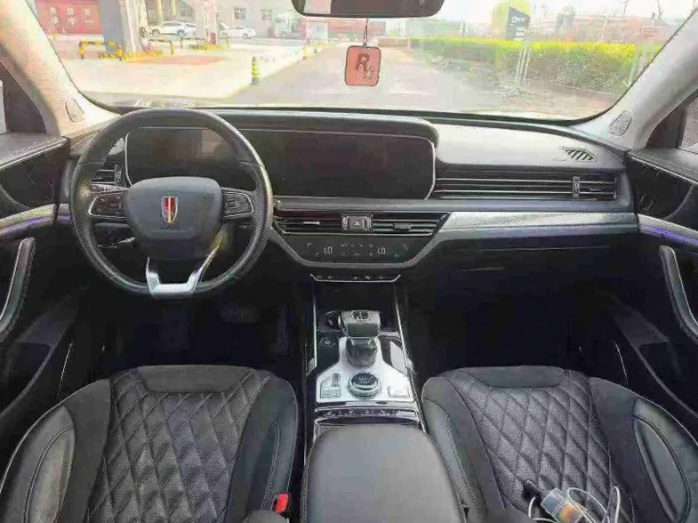 红旗HS5 后面外观一