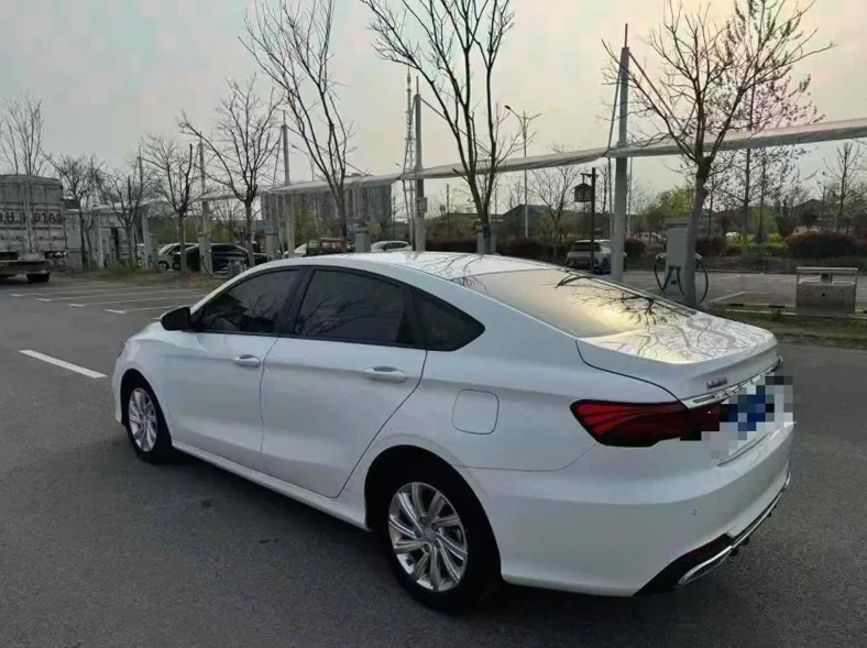 吉利缤瑞 驾驶室