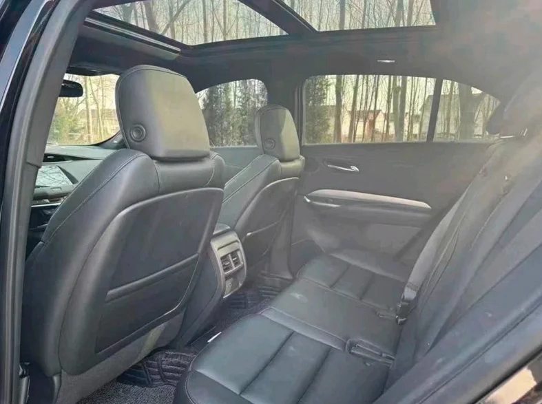 凯迪拉克XT4 内饰前排