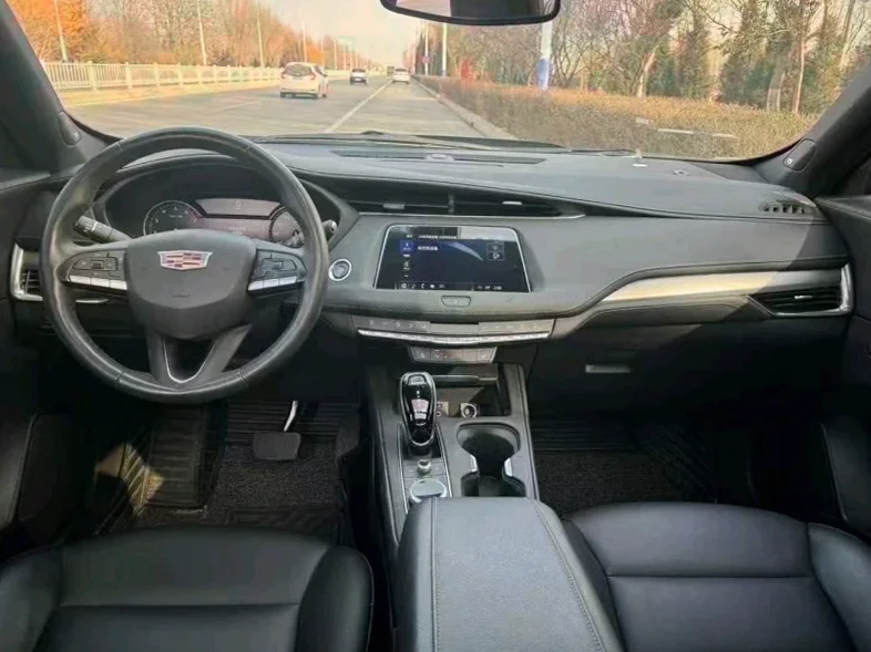 凯迪拉克XT4 内饰后排