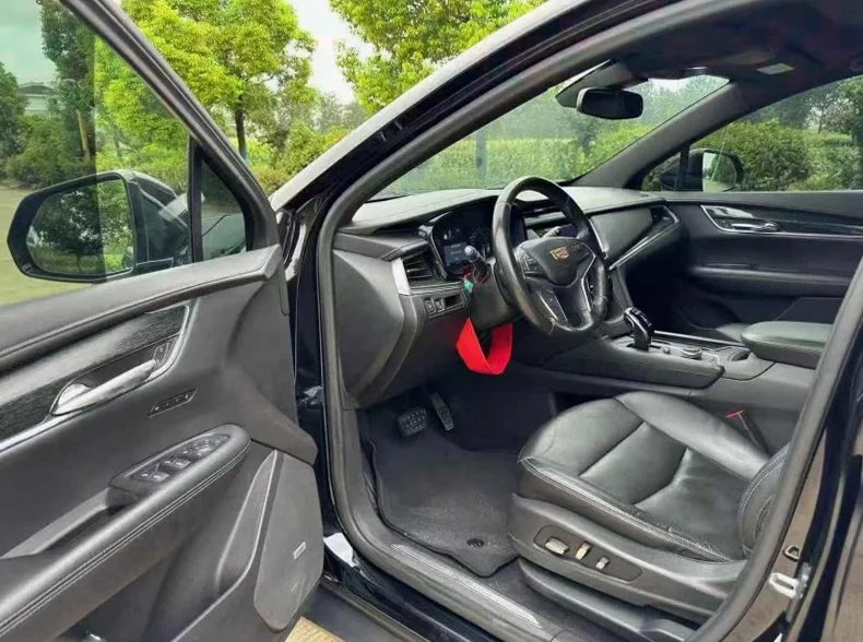 凯迪拉克XT5 后面外观一