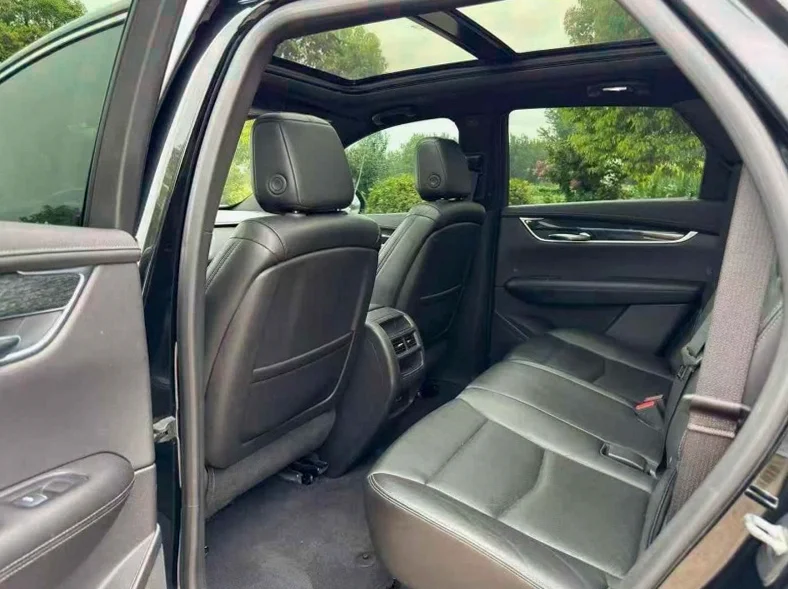 凯迪拉克XT5 内饰前排