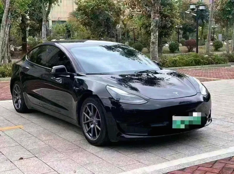 特斯拉MODEL 正面外观三