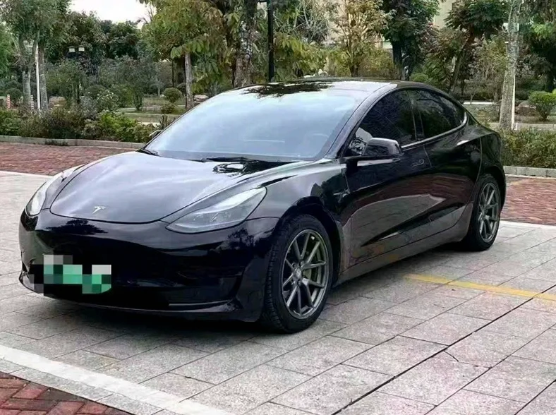 特斯拉MODEL 正面外观二