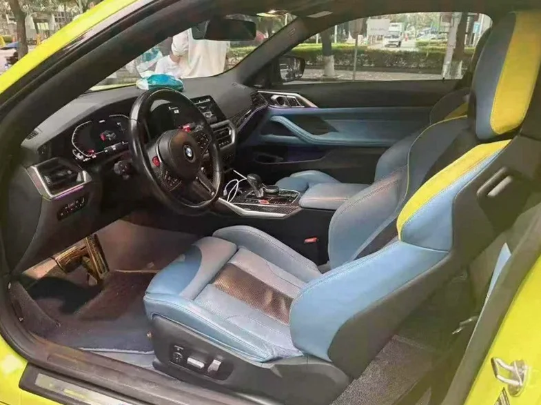 宝马M4 后面外观一