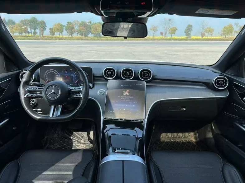 奔驰C 内饰前排