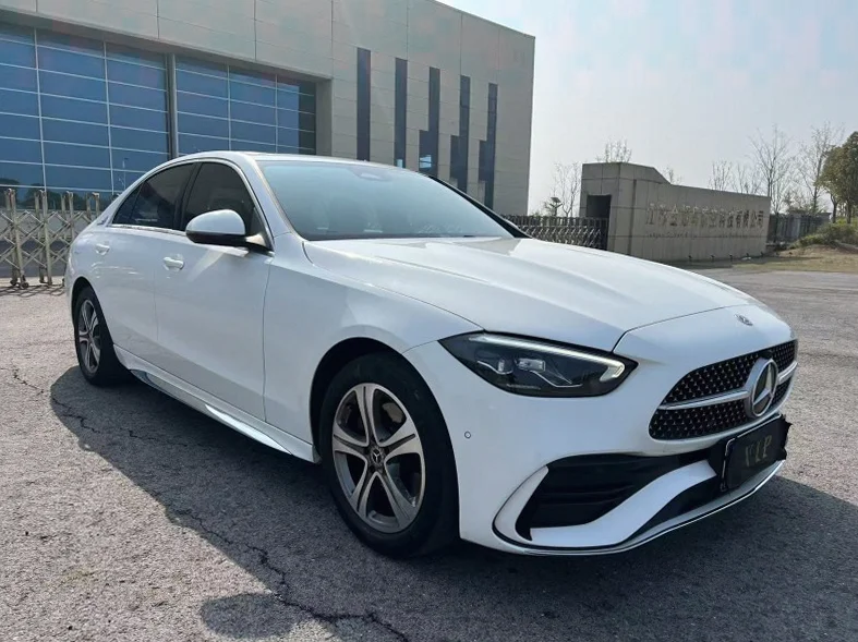 奔驰C 正面外观二