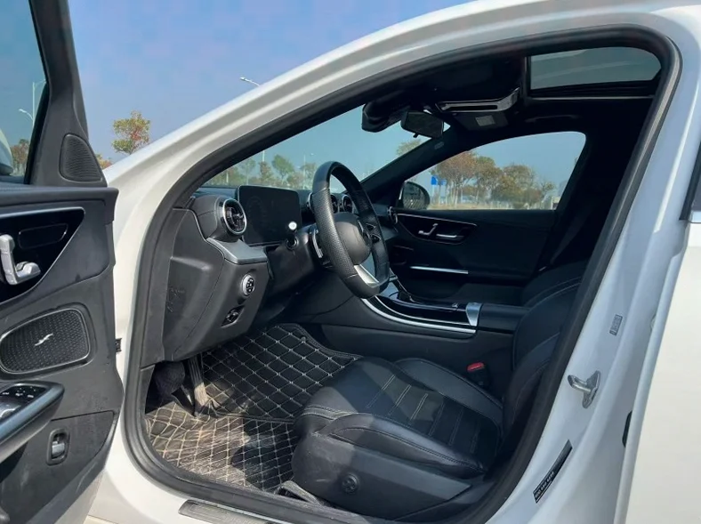 奔驰C 后面外观一