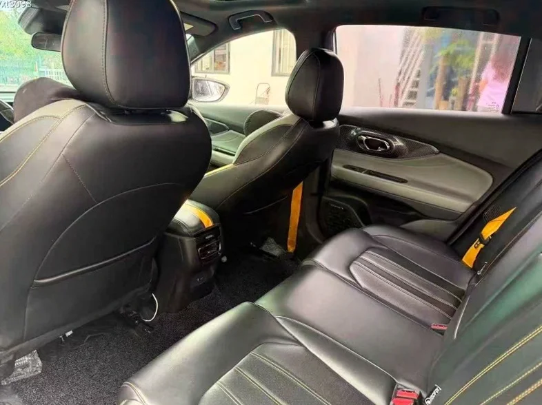 传祺影豹 内饰前排