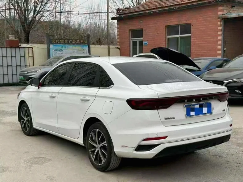 吉利帝豪 内饰前排