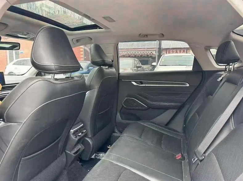 吉利帝豪 后面外观一