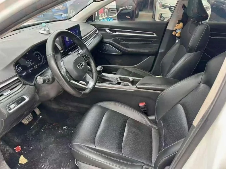 吉利帝豪 后面外观三