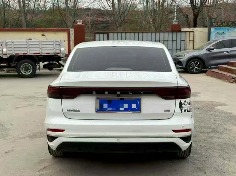 吉利帝豪 内饰后排