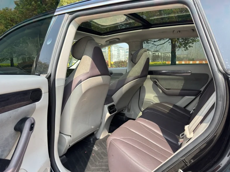 零跑汽车C11 内饰前排