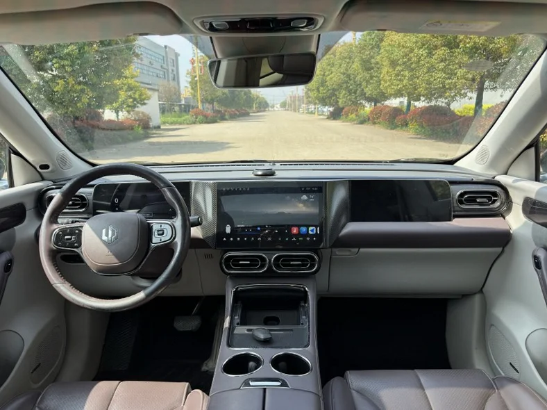 零跑汽车C11 驾驶室