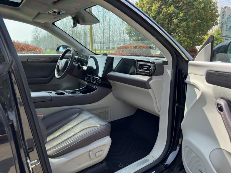 零跑汽车C11 内饰后排