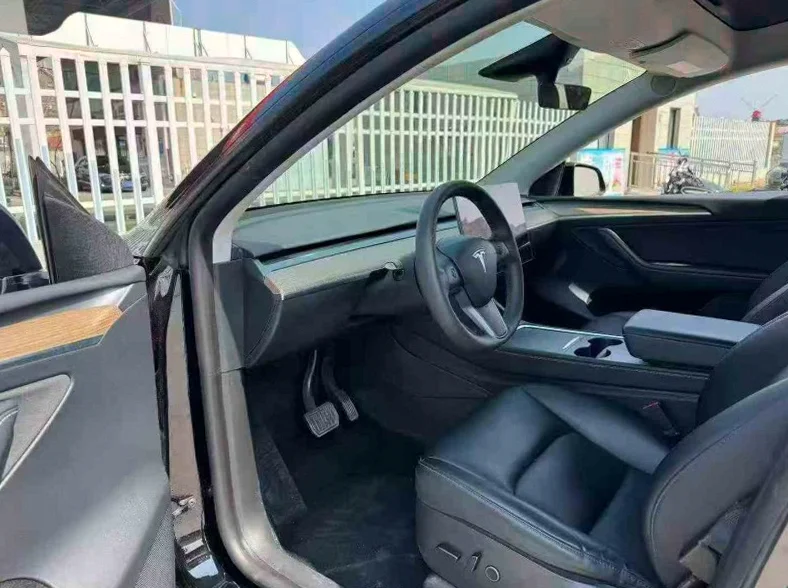 特斯拉MODEL 后面外观一