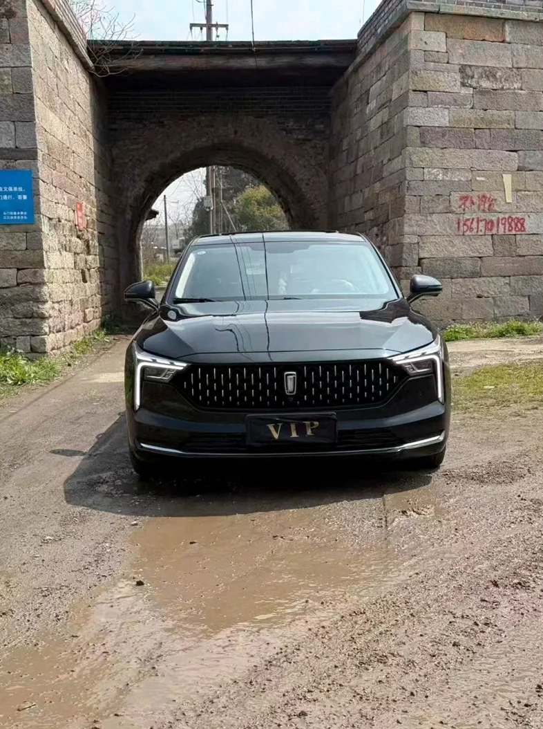 湖州2023年奔腾B70质押车 正面外观一