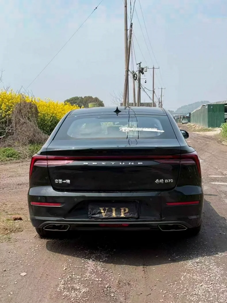 奔腾B70 后面外观三