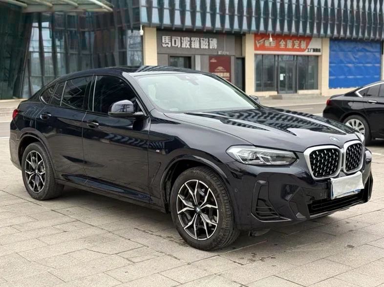 宝马X4 后面外观一