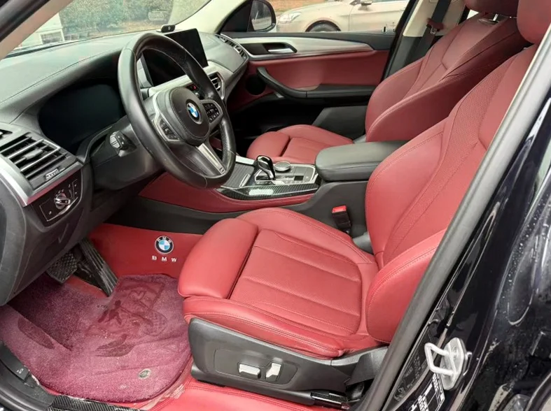 宝马X4 正面外观三