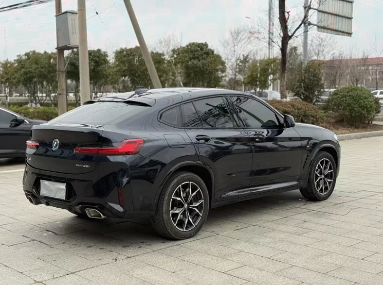 宝马X4 内饰后排