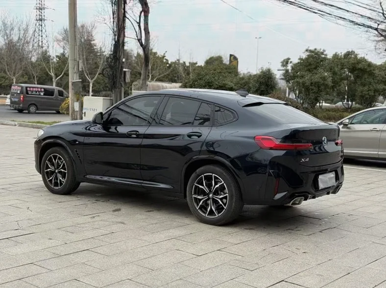 宝马X4 后面外观二