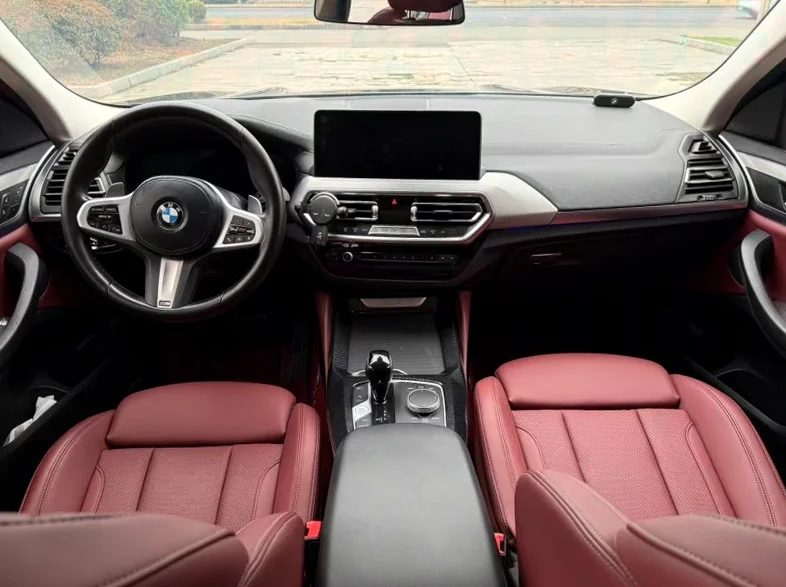 宝马X4 内饰前排